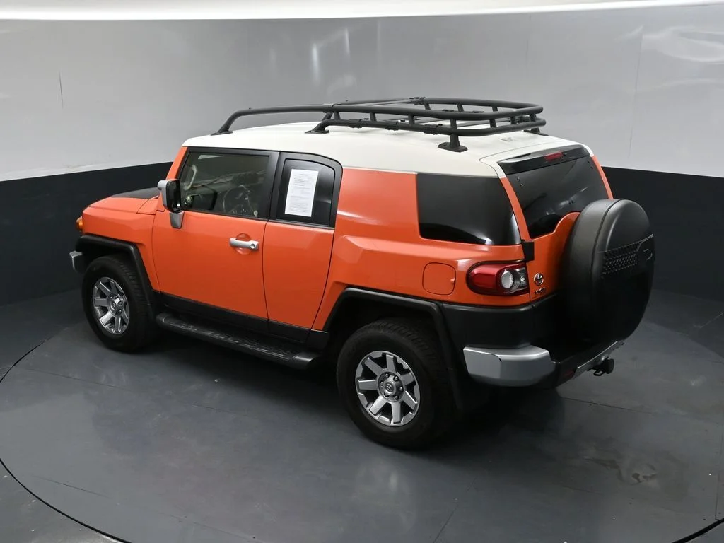 Used 2014  Toyota Base image 33