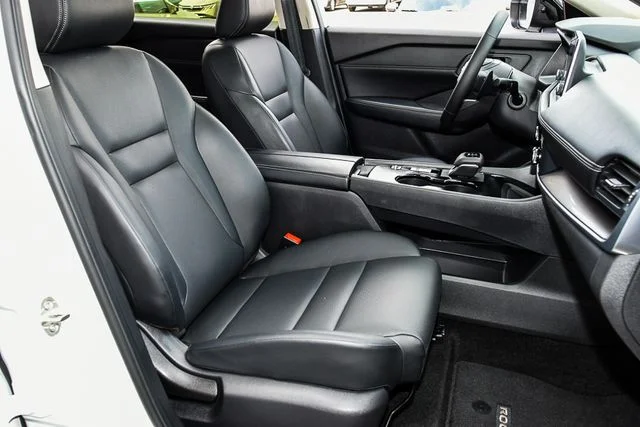 New 2026 Everest White Pearl TriCoat Nissan Dark Armor image 27