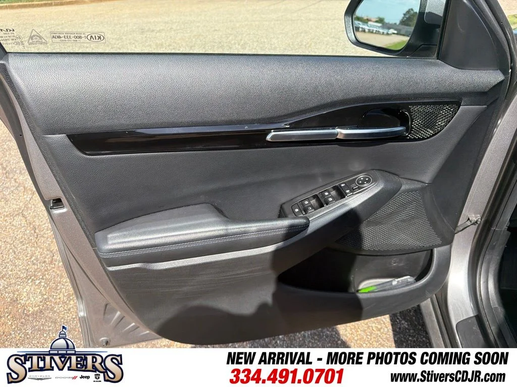 Used 2022 Gray Kia S image 9