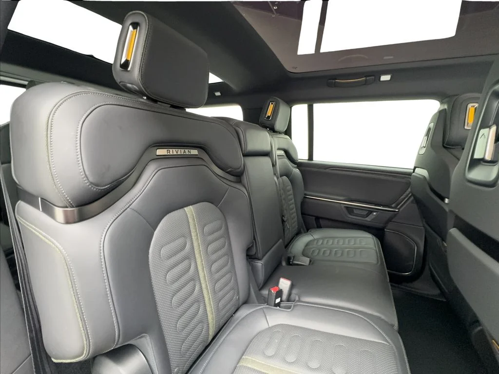 Used 2026 Blue Rivian Dual Motor Standard Pack image 27