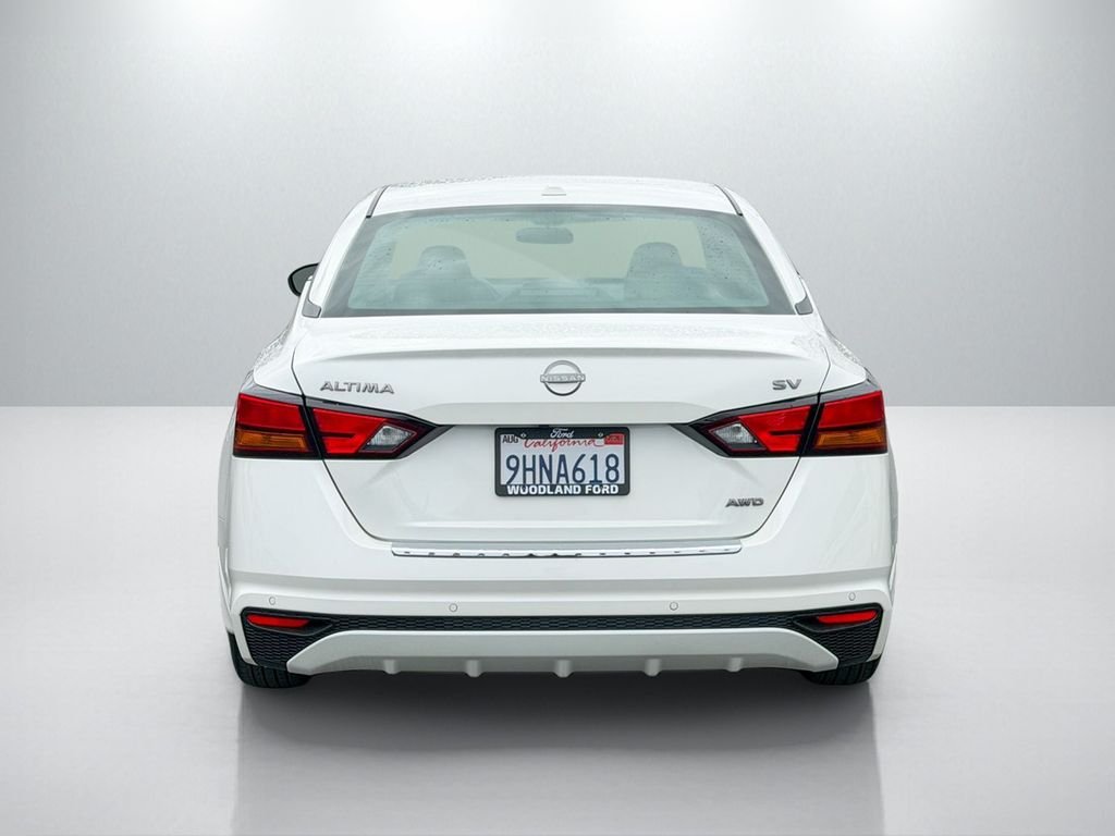 Used 2023 White Nissan 2.5 SV image 6
