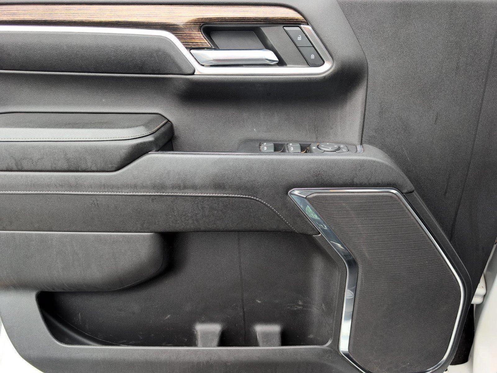 Used 2023 Summit White GMC Elevation image 18