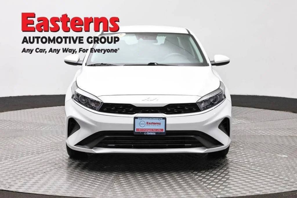 Used 2023 White Kia LXS image 2