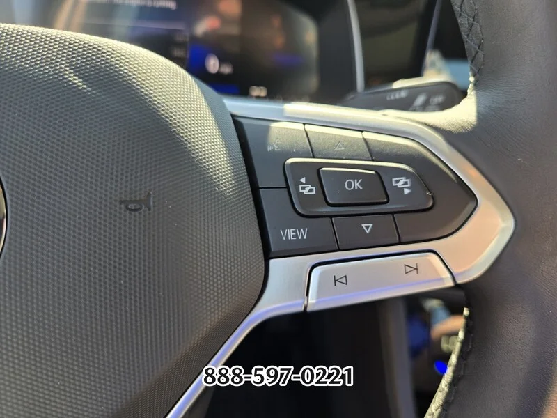 Used 2026 Opal White Pearl Volkswagen SE image 28