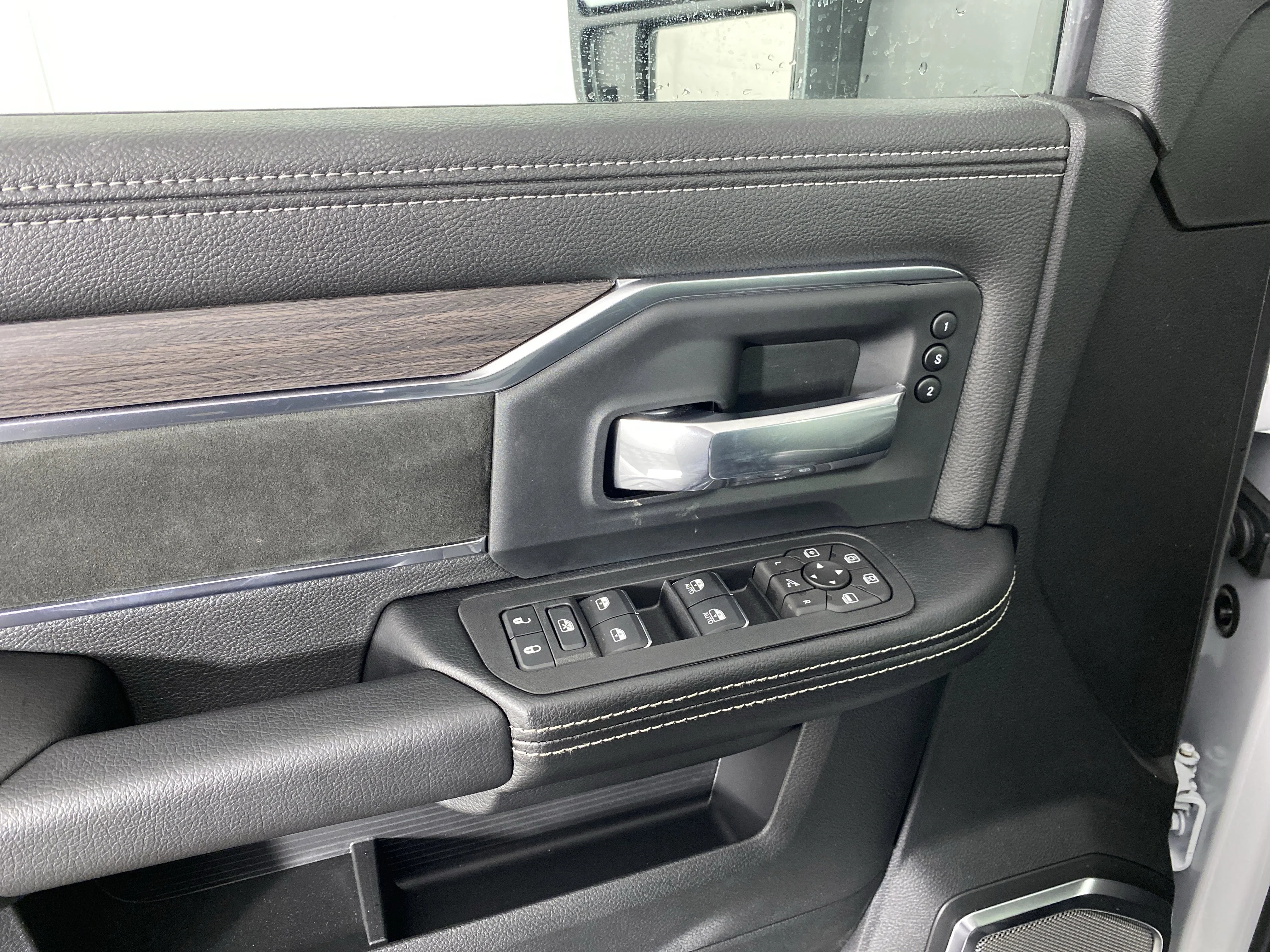 New 2026 Bright White Clear-Coat Exterior Paint RAM Laramie image 14
