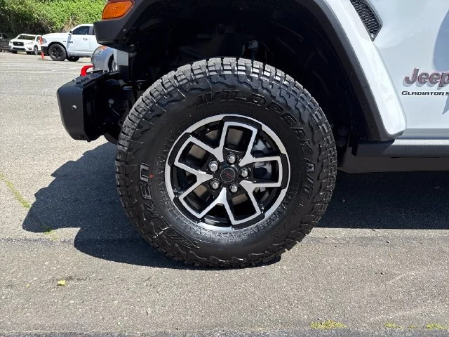 New 2026 Bright White Clear-Coat Exterior Paint Jeep Rubicon X image 28