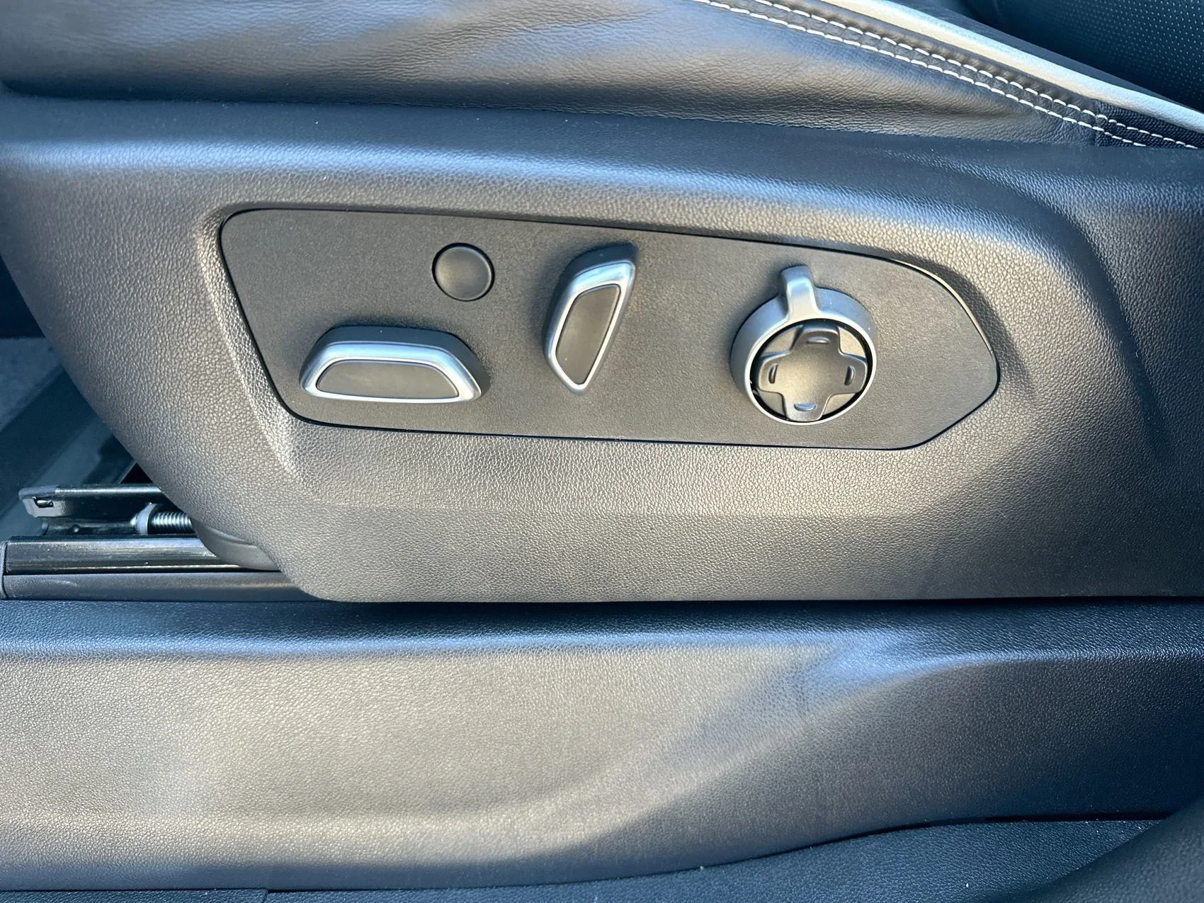 Used 2025 Sterling Metallic GMC AT4X image 12