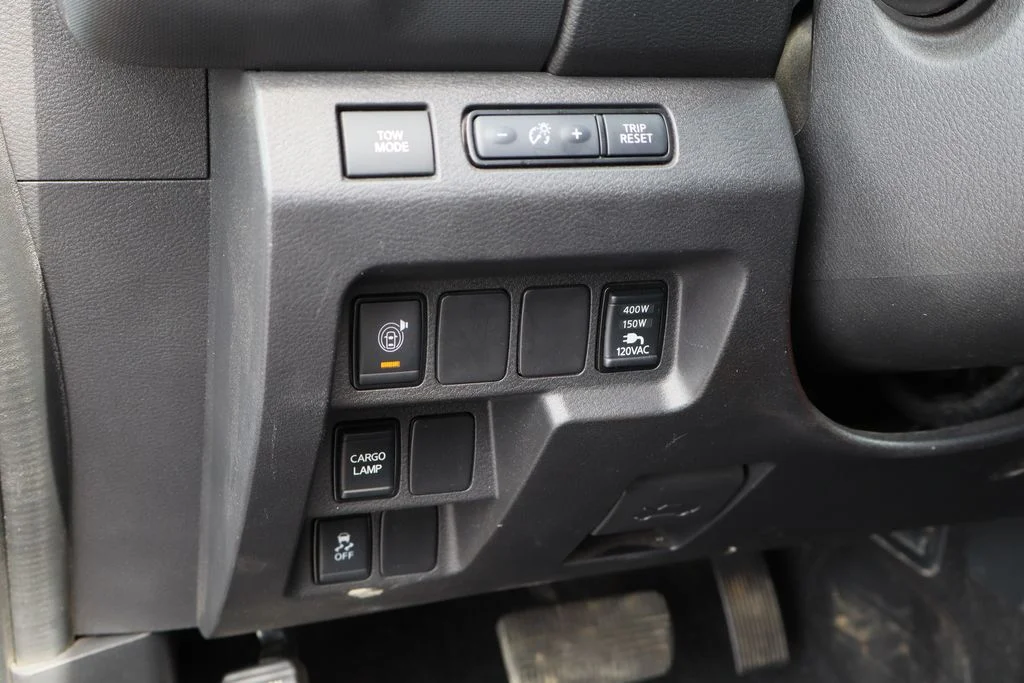 Used 2022 Black Nissan PRO-X image 13