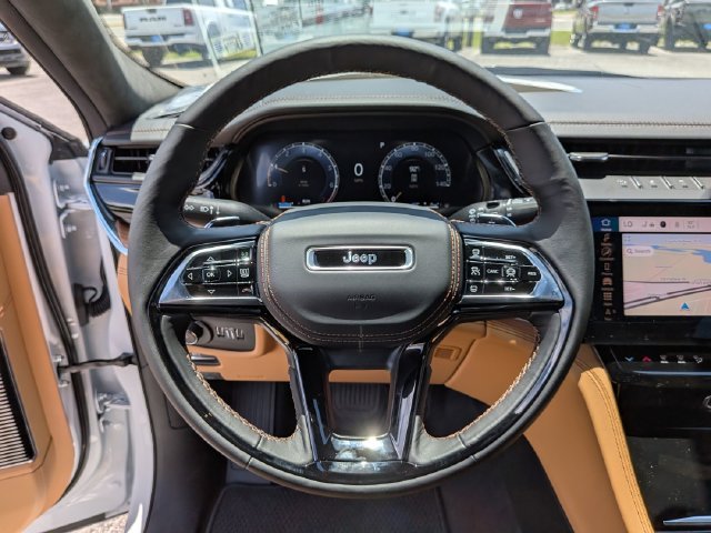 New 2026 Bright White Clear-Coat Exterior Paint Jeep Summit image 15