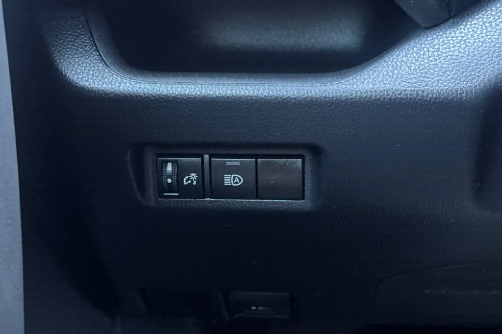 Used 2023 Ice Toyota XLE image 32