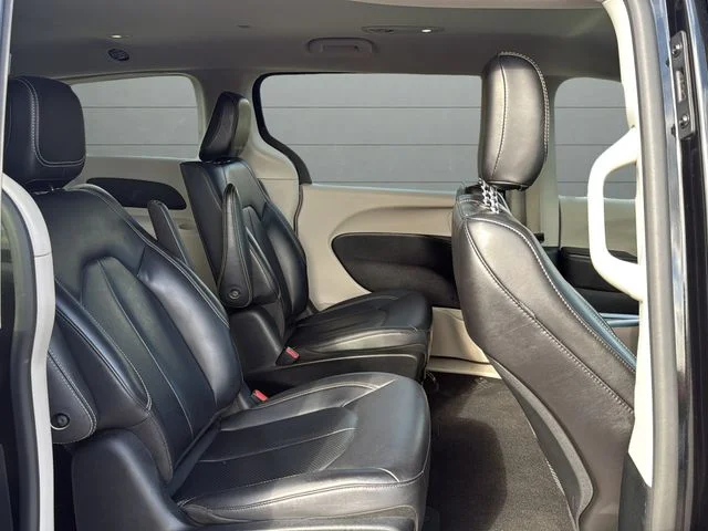 Used 2024 Black Chrysler Select image 10