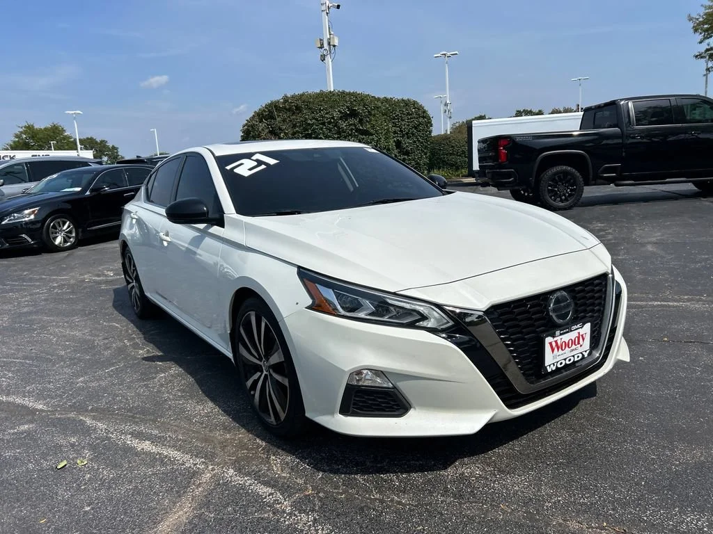 2021 Nissan Altima SR - Photo 6