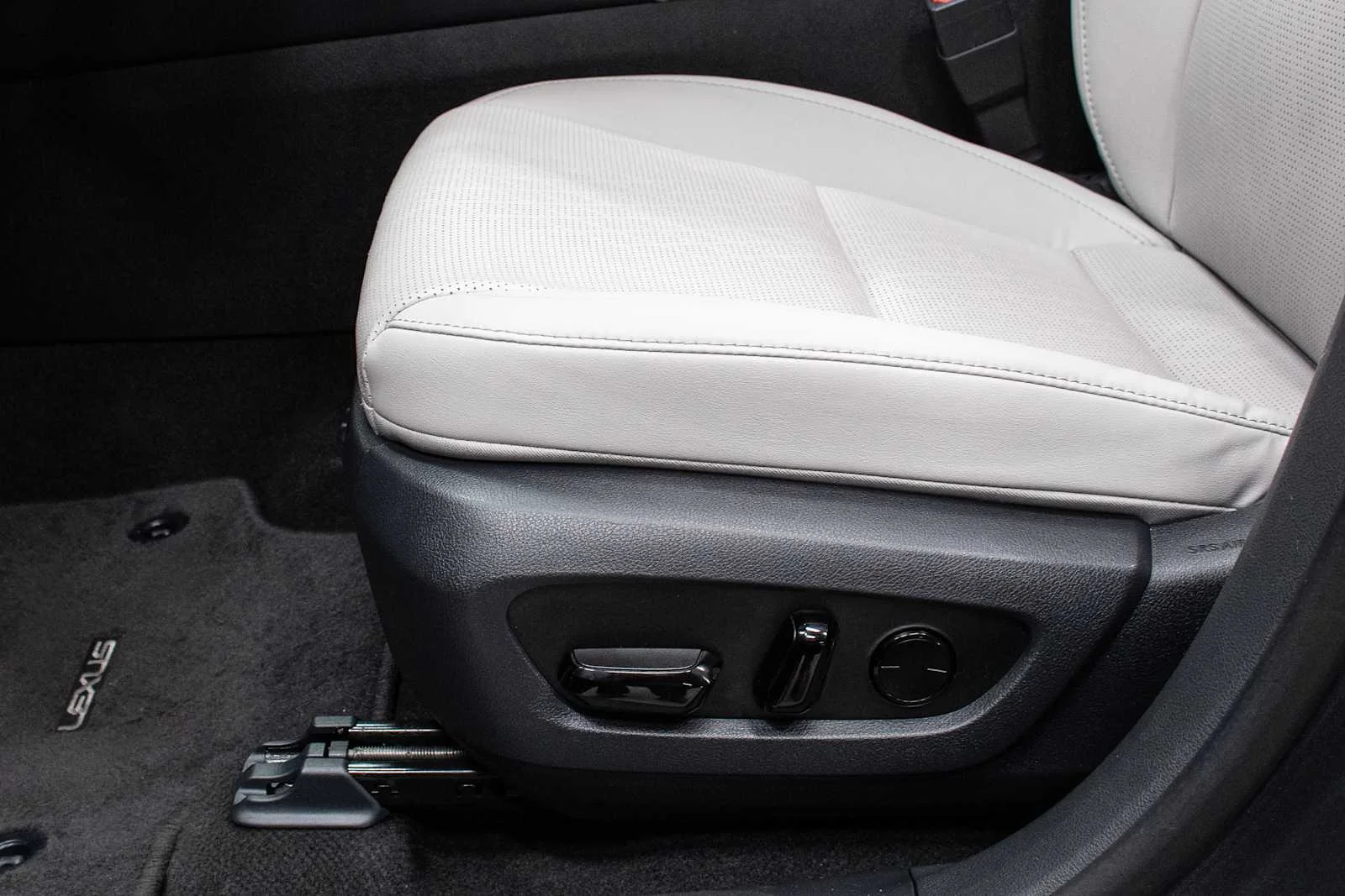 Certified Used 2025 CLOUDBURST GRAY Lexus Premium Plus image 14
