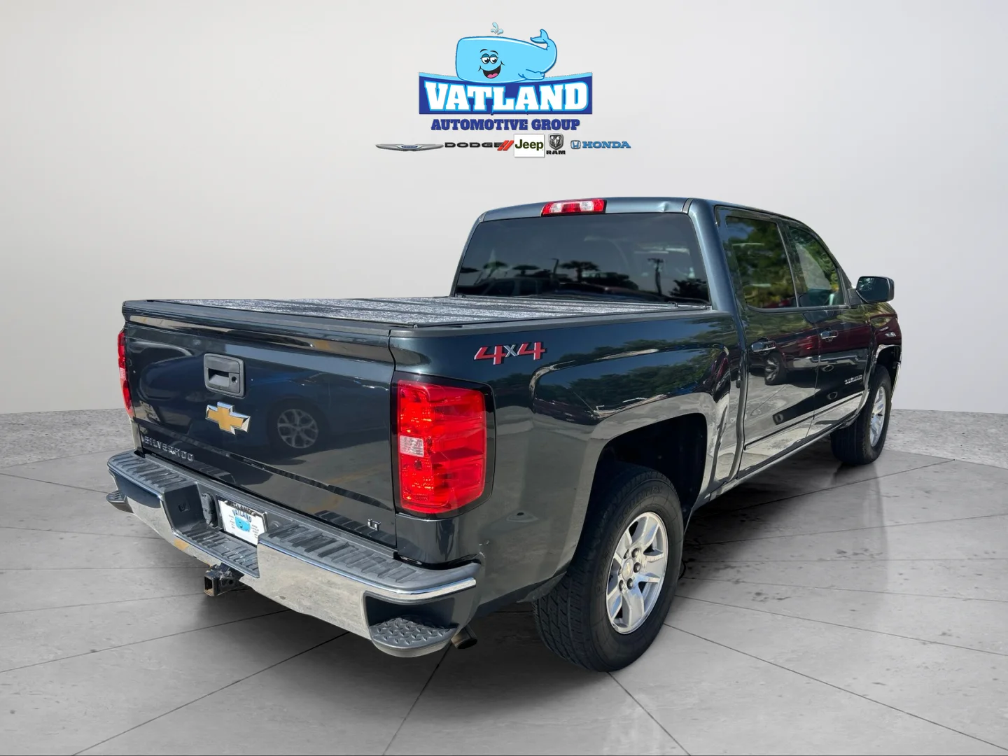 Used 2018 Graphite Metallic Chevrolet LT image 5