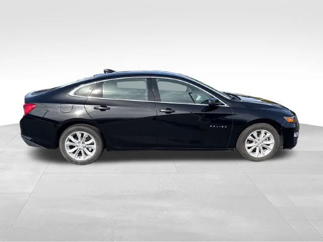 Used 2025 Mosaic Black Metallic Chevrolet 1LT image 7