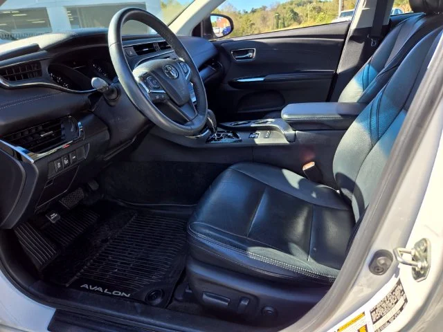 Used 2016 White Toyota XLE Premium image 10