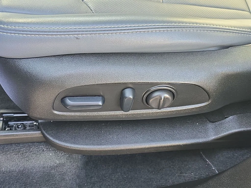 Used 2024 Black Buick Essence image 18