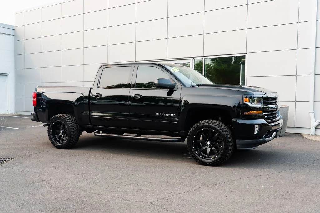 Used 2018 Black Chevrolet LT image 30