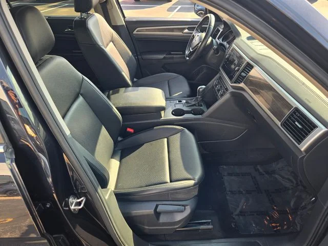 Used 2019 Black Volkswagen 3.6L V6 SE image 5