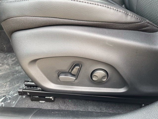 New 2026 Bright White Clearcoat Jeep Latitude Altitude image 11