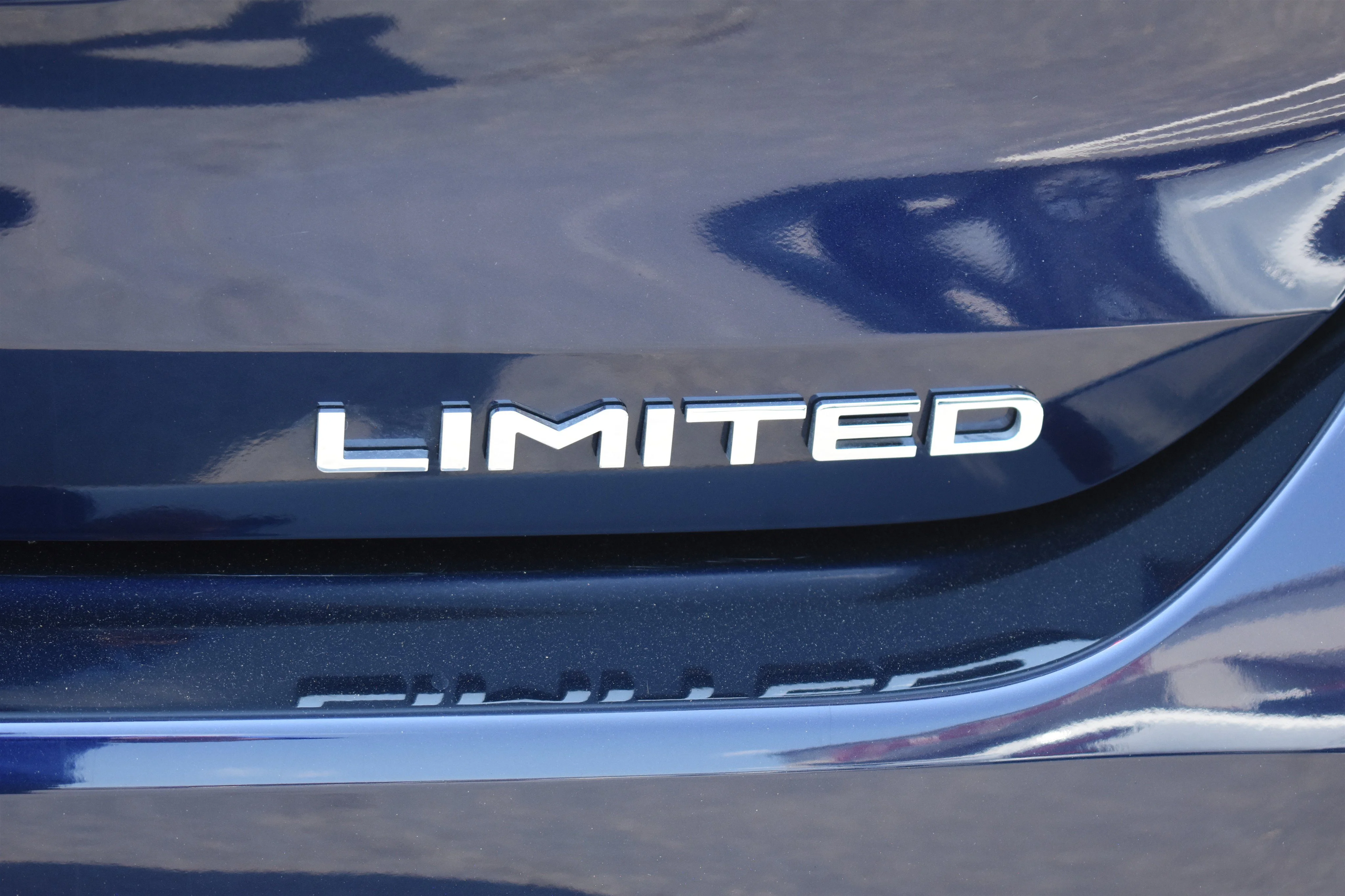 Used 2025  Toyota Limited image 8
