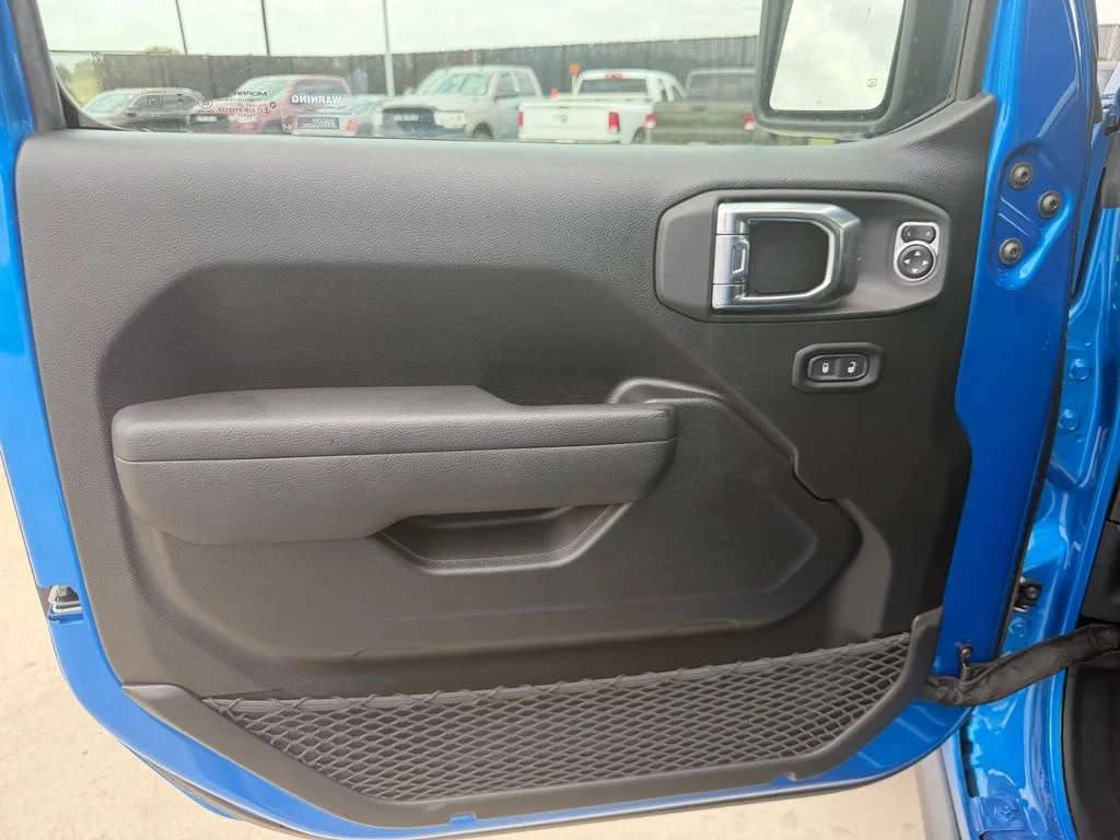 New 2026 Hydro Blue Pearl-Coat Exterior Paint Jeep Mojave image 14