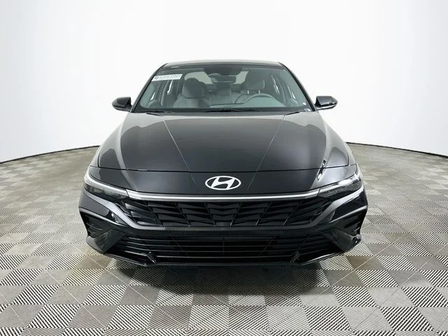New 2026 Hyundai ELANTRA SE