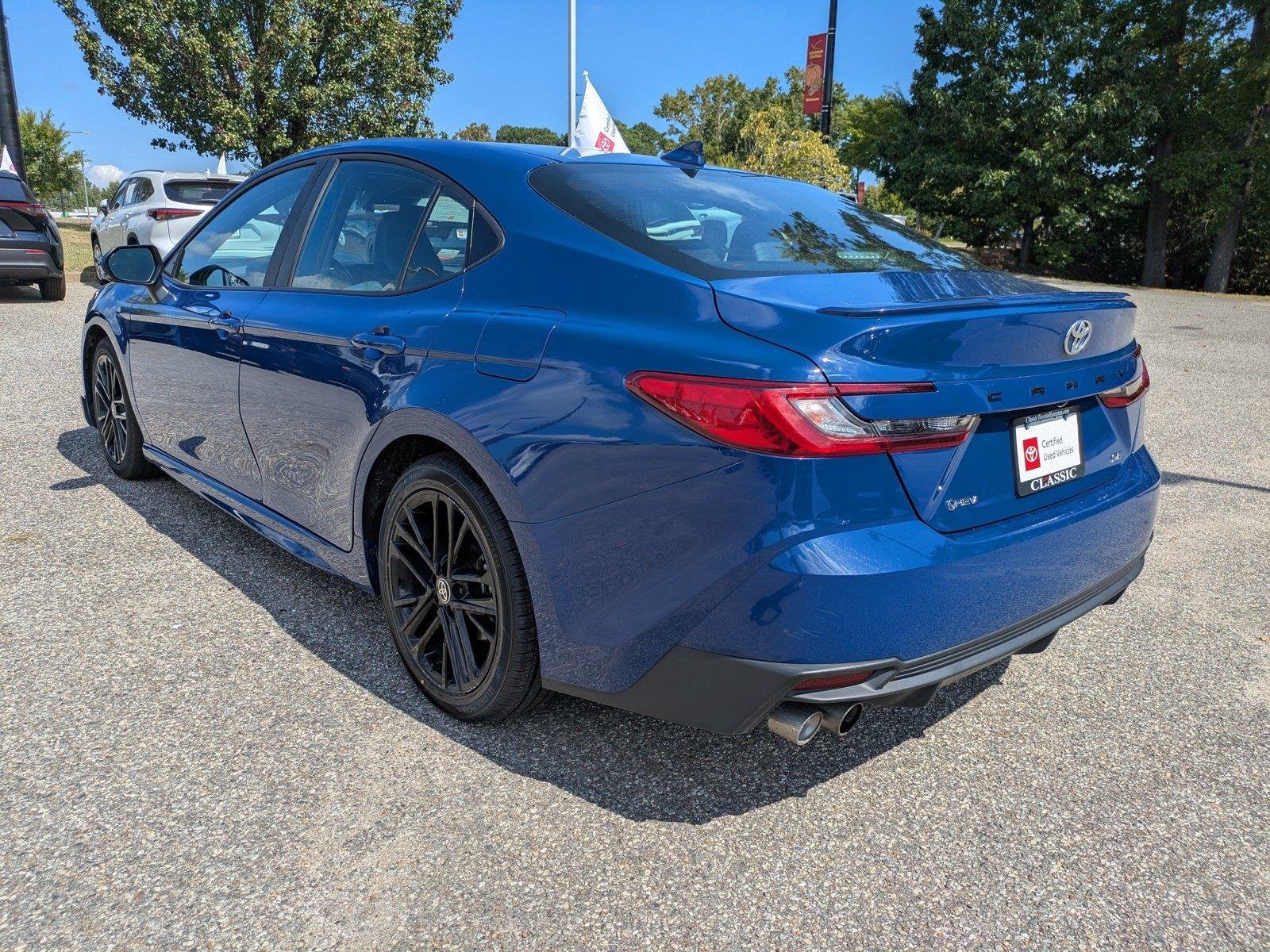 Used 2025  Toyota SE image 6