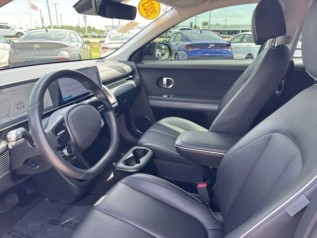 Used 2023 Abyss Black Hyundai SEL image 16