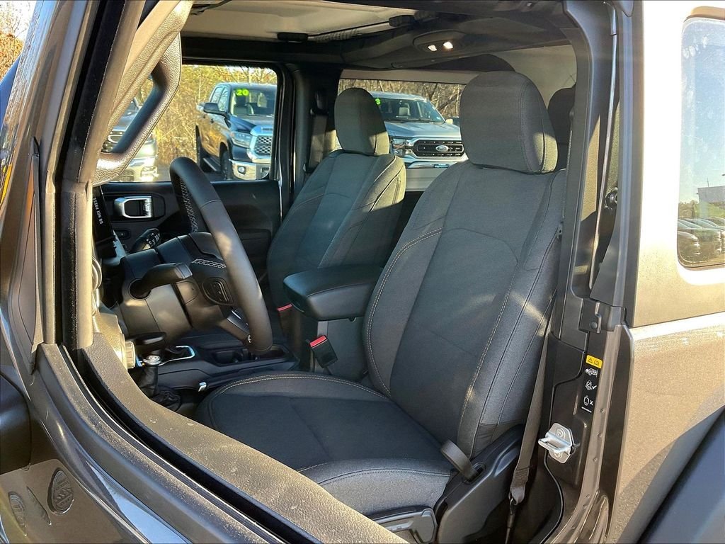 New 2026 Granite Crystal Metallic Clearcoat Jeep Sport S image 11