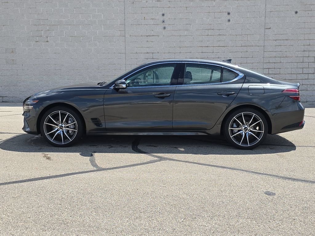2025 GENESIS G70 Standard - Photo 10