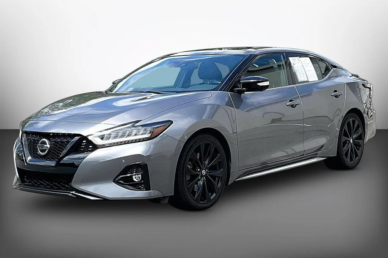 Certified Used 2021 Gray Nissan SR image 4