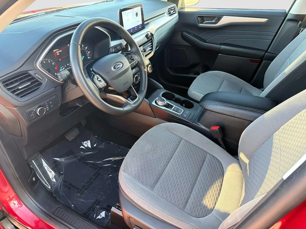 Used 2022 Red Ford SE image 22