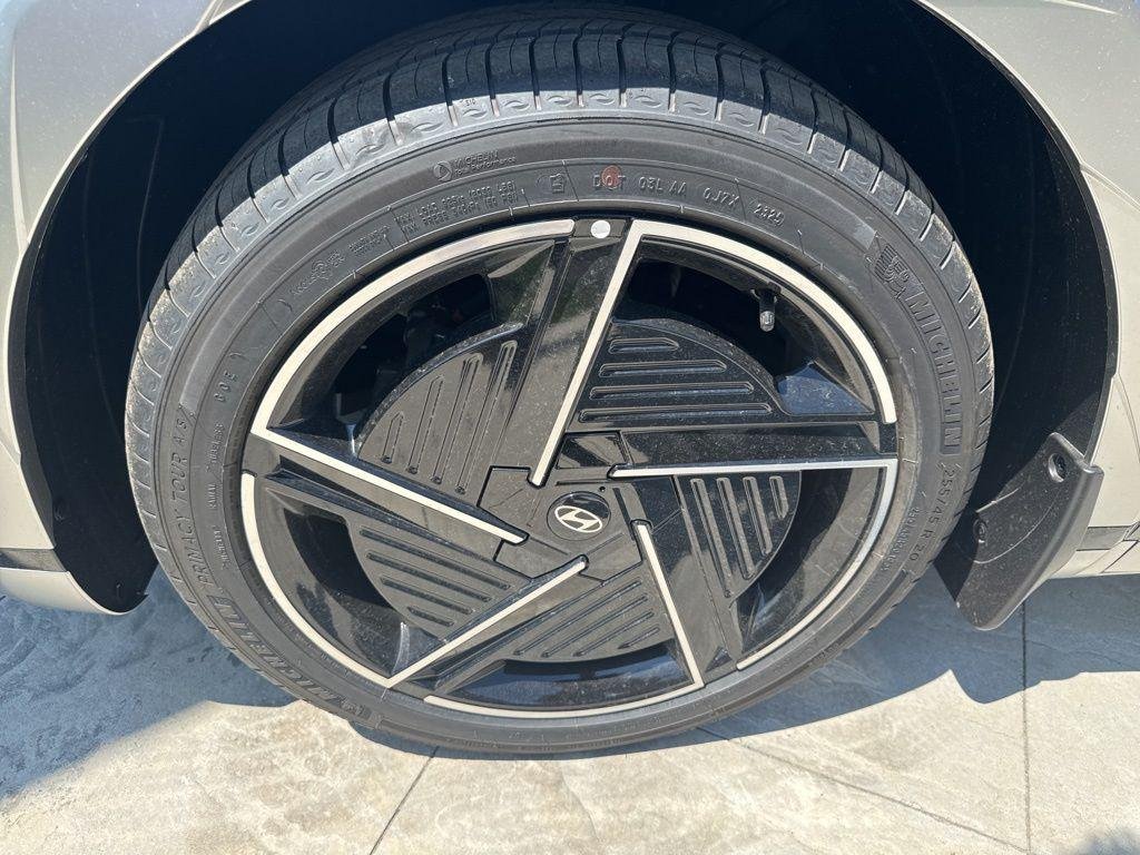 New 2026 Black Hyundai Limited image 9