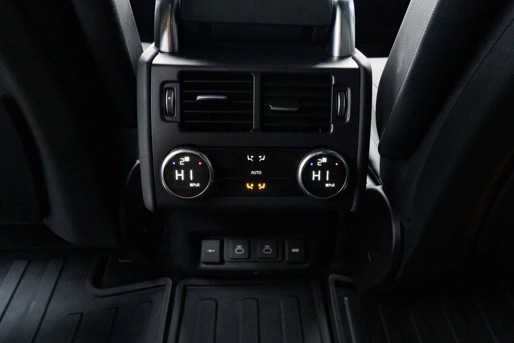 Used 2021 Black Land Rover S R-Dynamic image 16