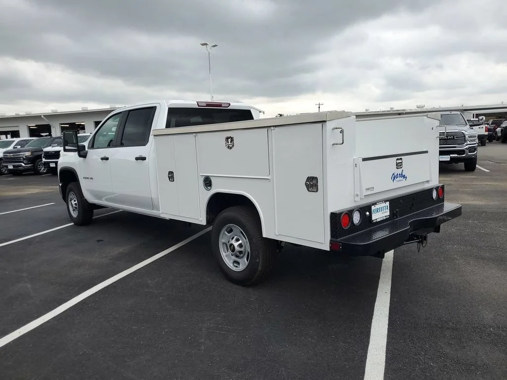 New 2026 Summit White Chevrolet WT image 23