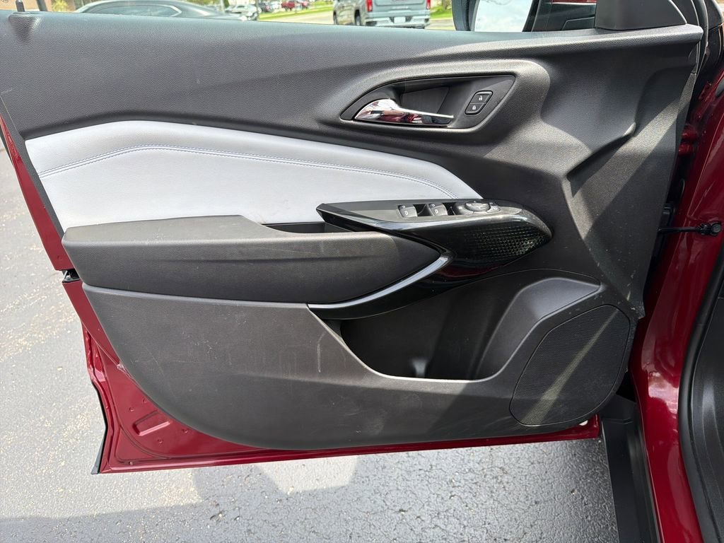 2025 Chevrolet Trax LT - Photo 12