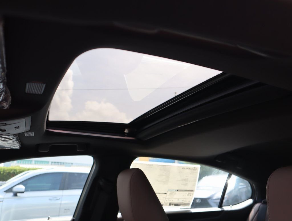 2025 Lexus ES 350 - Photo 12