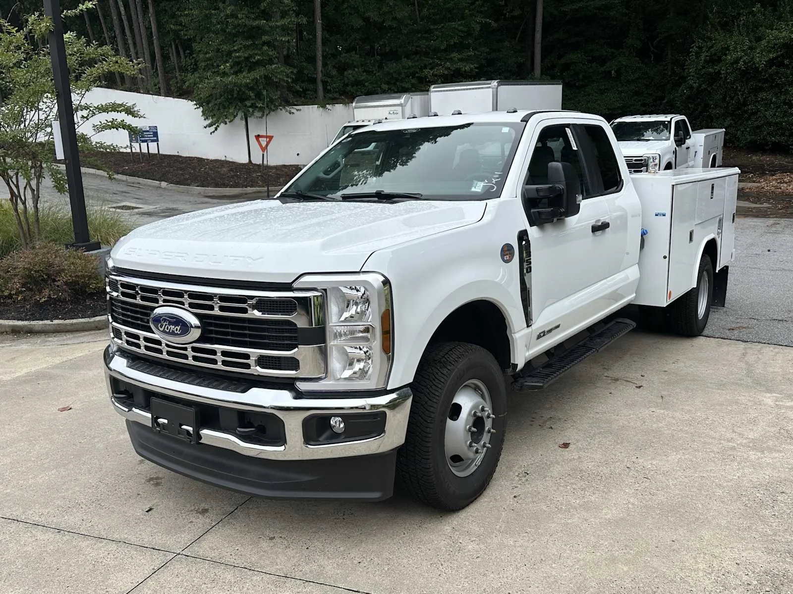 New 2025 Oxford White Ford XL image 3