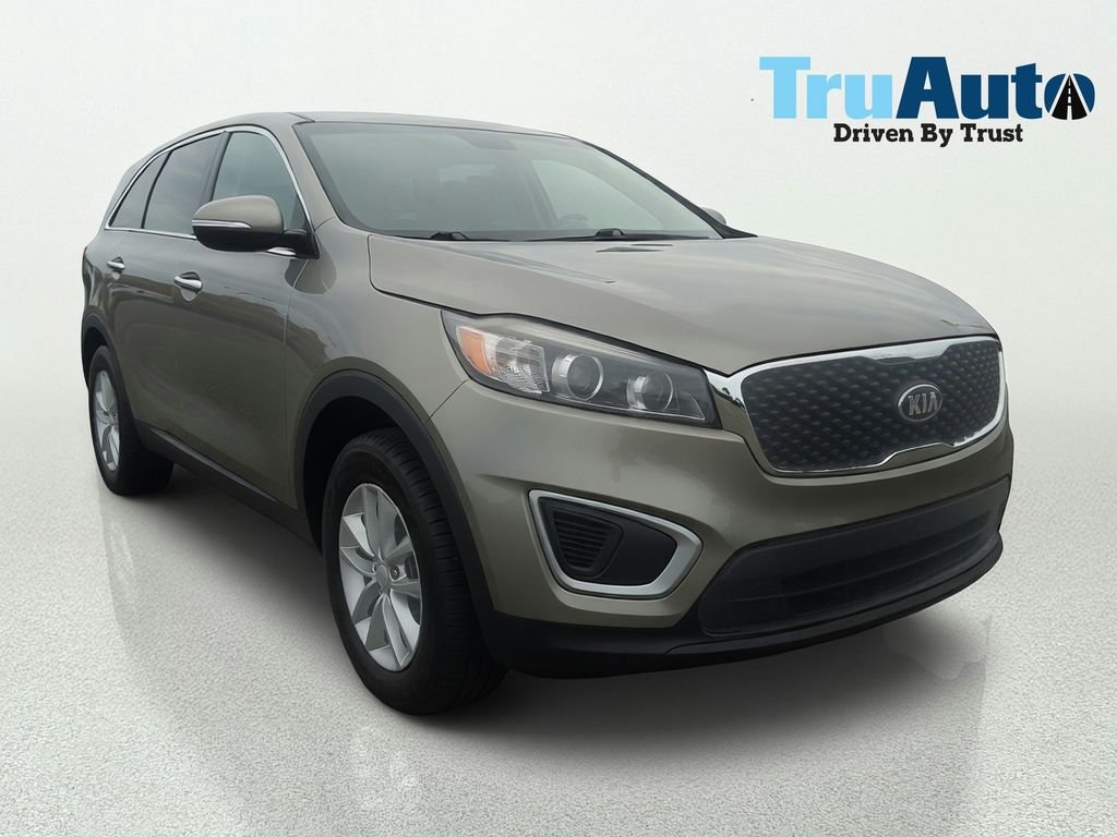 Used 2018 Silver Kia L image 1