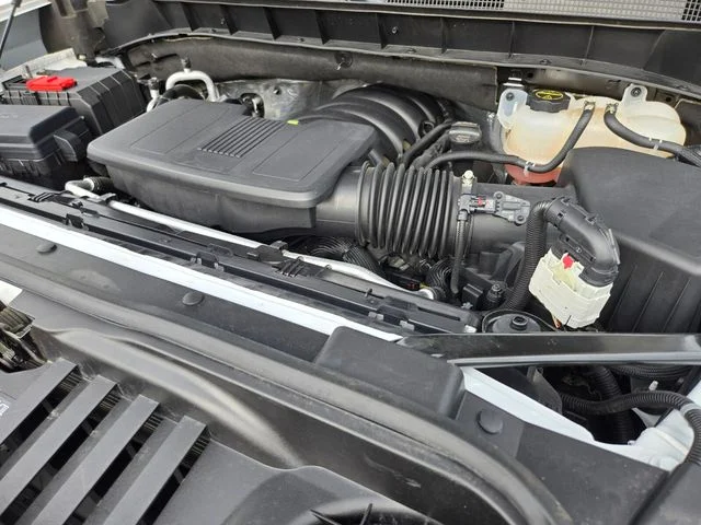 Used 2025 White Chevrolet LT image 23