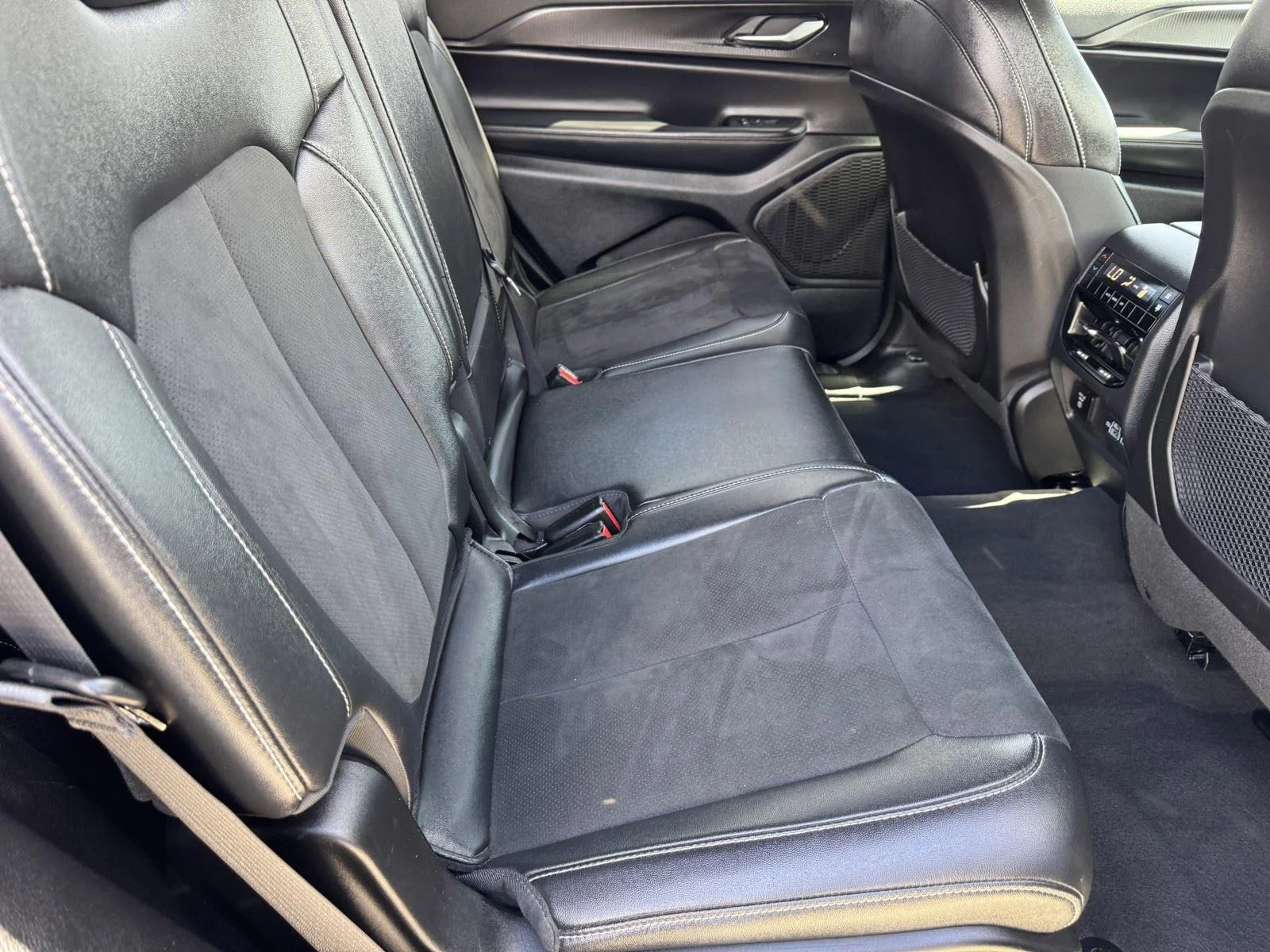 Used 2024 Baltic Gray Metallic Clearcoat Jeep Altitude image 11