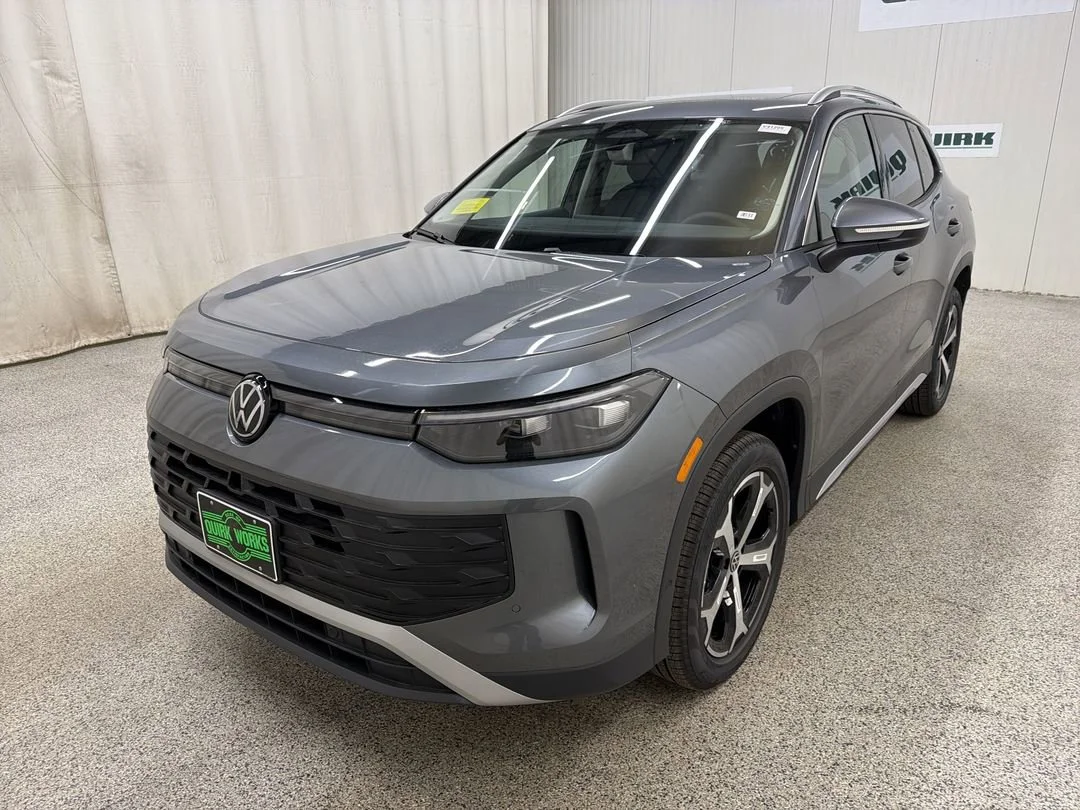 New 2026 Platinum Gray Metallic Volkswagen SE image 4