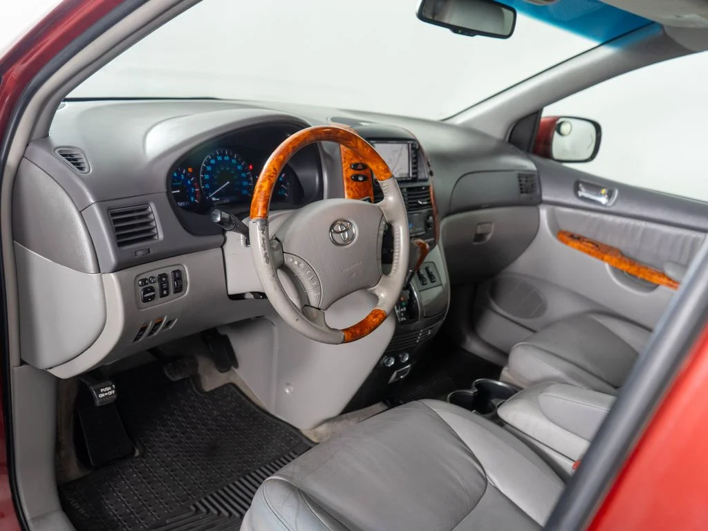 Used 2008 Red Toyota Limited image 15