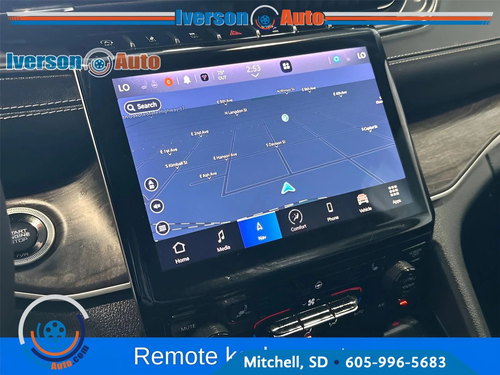 Used 2023 Diamond Black Crystal Pearlcoat Jeep Limited image 22