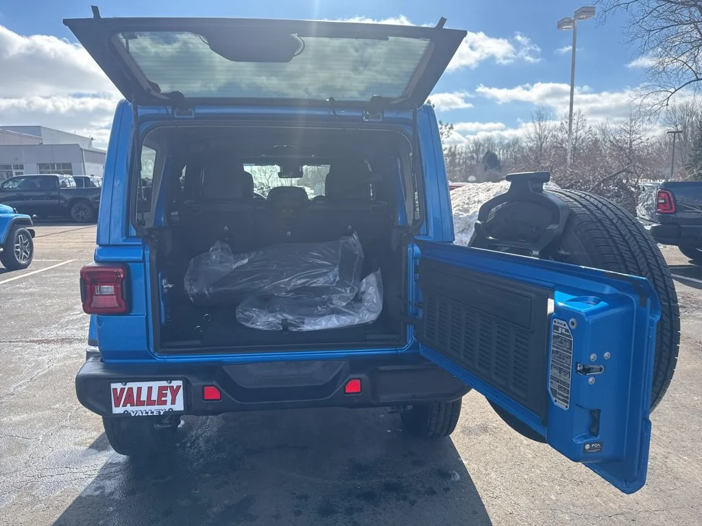 Used 2025 Blue Jeep Sahara image 44
