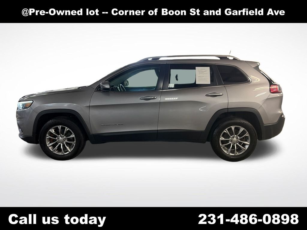 Used 2019 Silver Jeep Latitude Plus image 2
