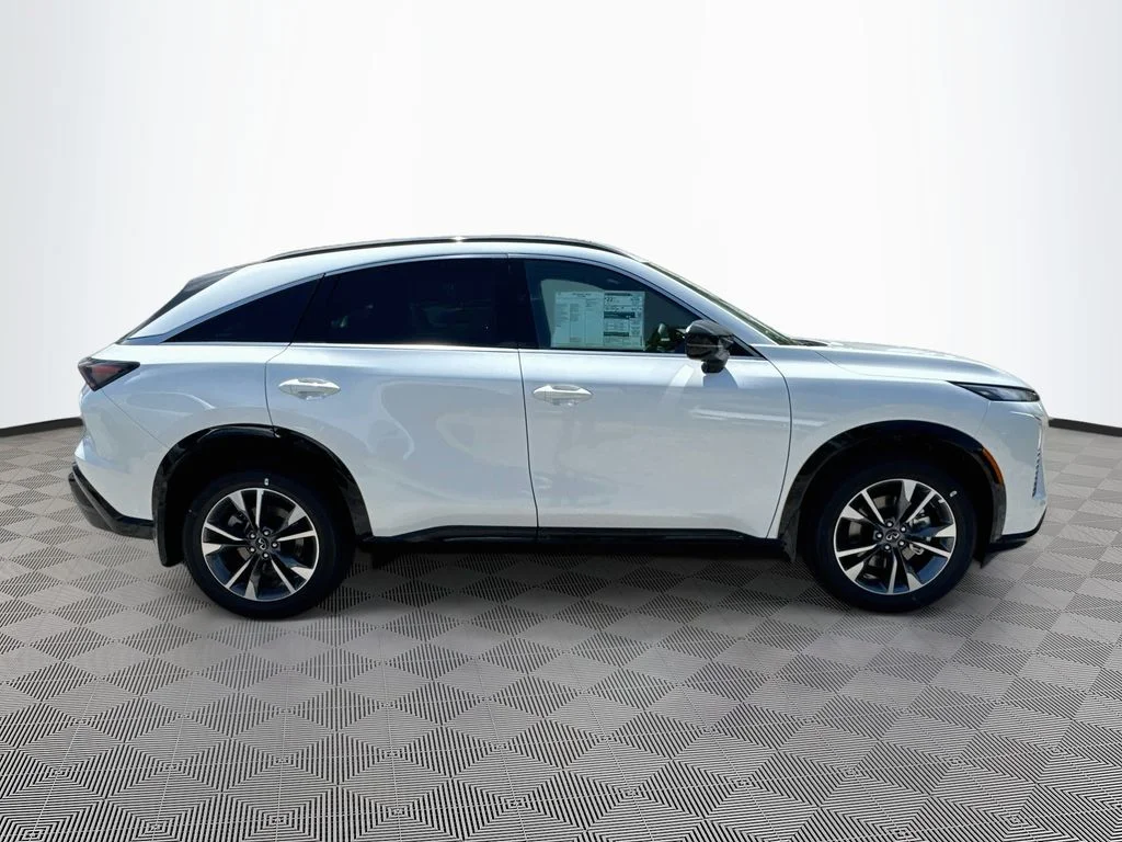 New 2027 White INFINITI LUXE image 4