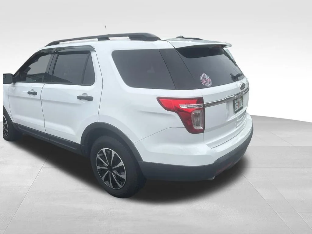 Used 2013 White Ford Base image 12