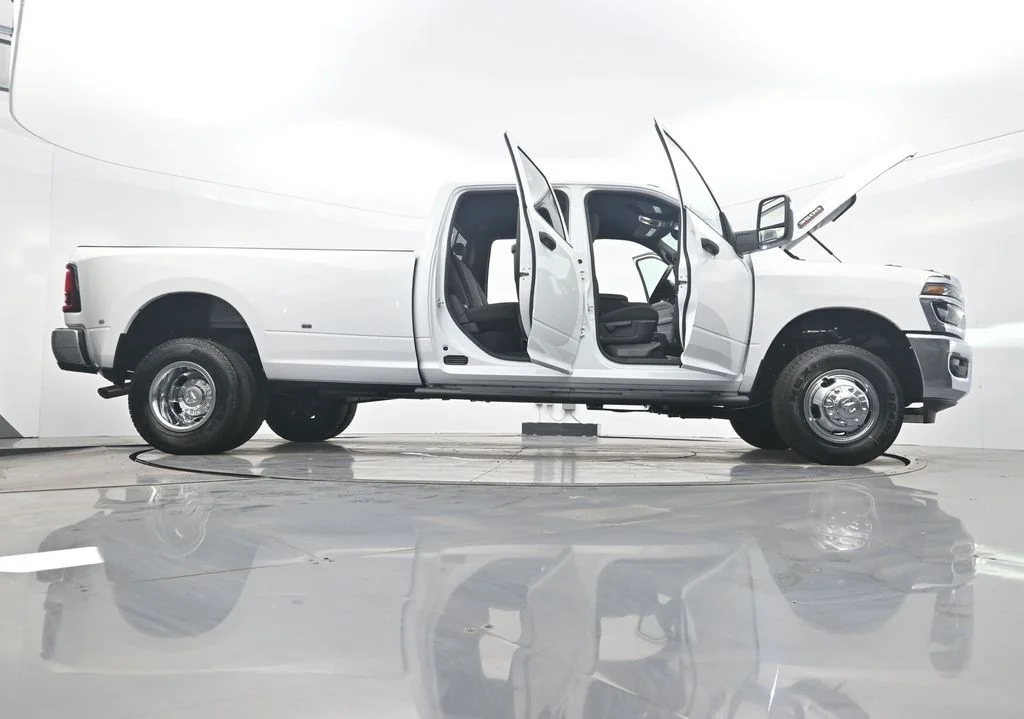 New 2026 Bright White Clear-Coat Exterior Paint RAM Tradesman image 47